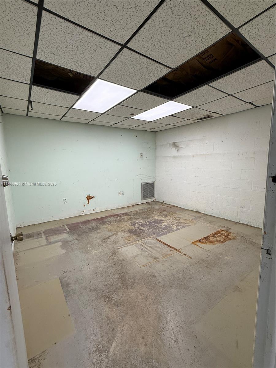   /   sq. ft. $ 2025-10-02 0 Photo