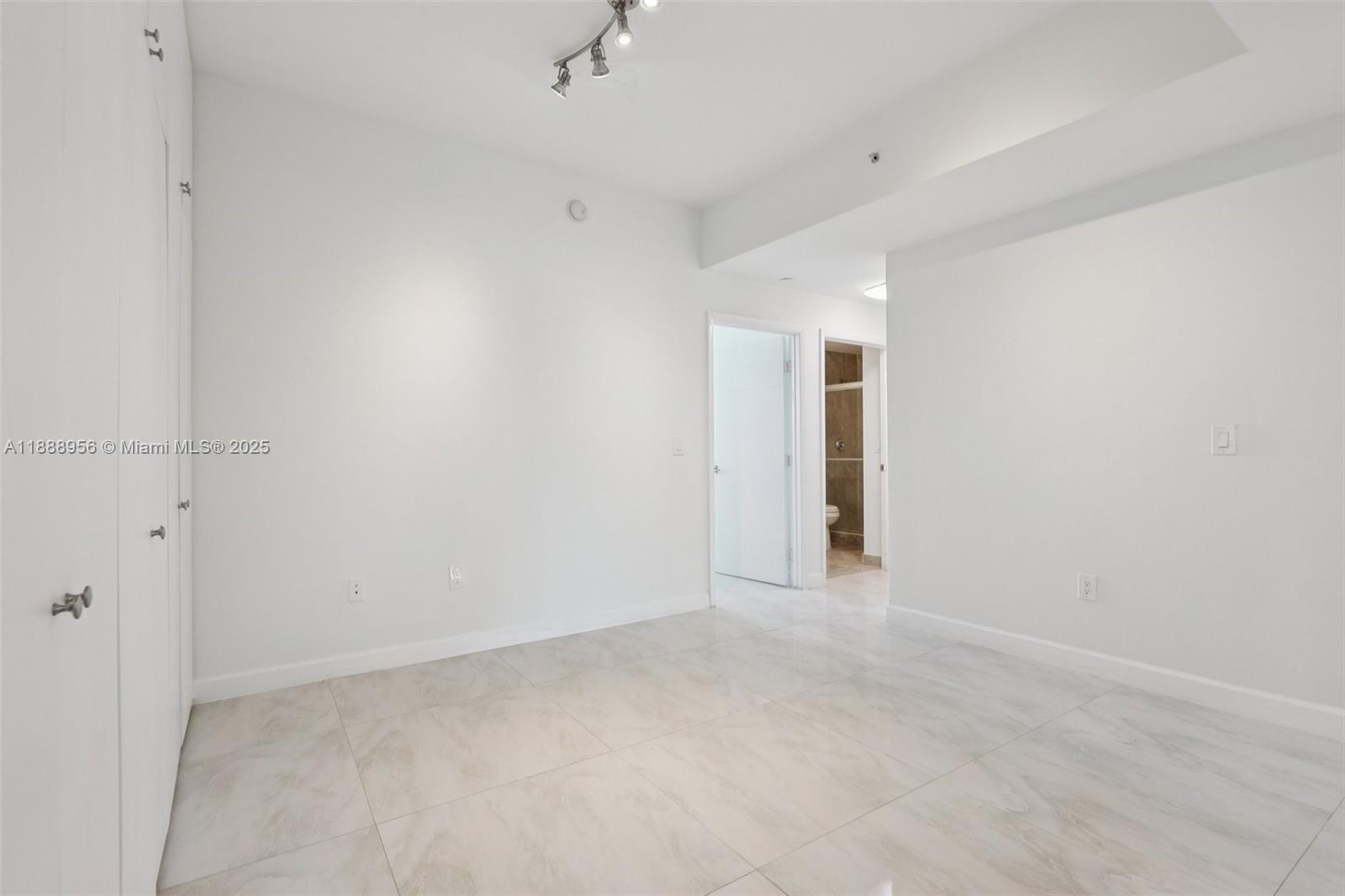 Photo of 3340 190th St  #1101, Aventura, Florida, 33180 - 