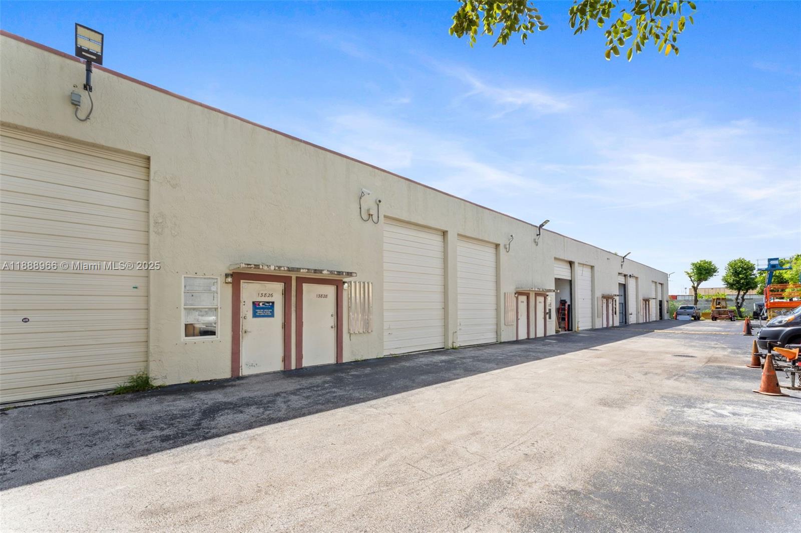 13828  /   sq. ft. $ 2025-10-02 0 Photo