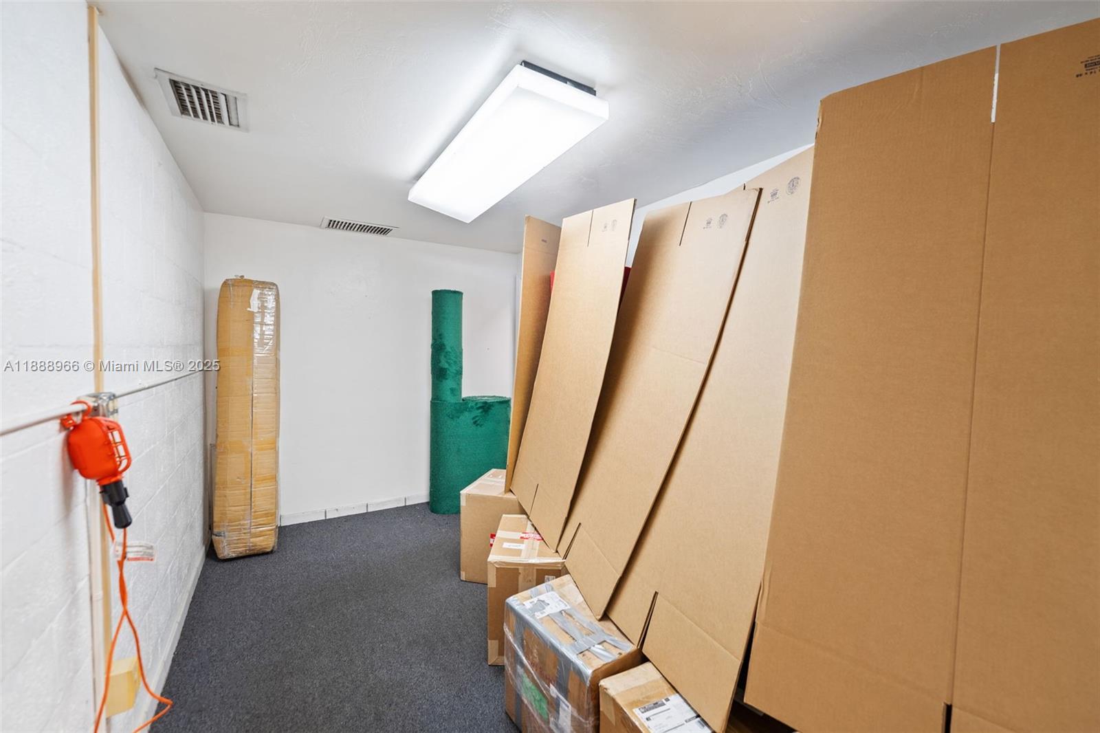 13828  /   sq. ft. $ 2025-10-02 0 Photo