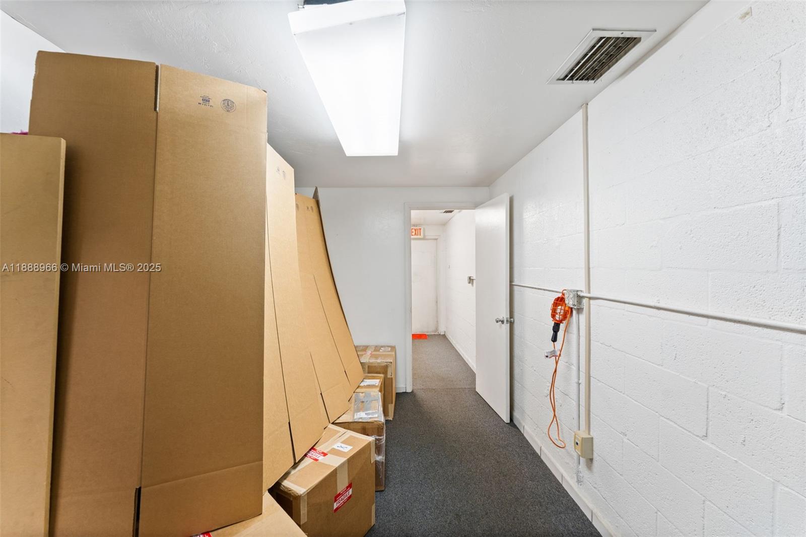 13828  /   sq. ft. $ 2025-10-02 0 Photo