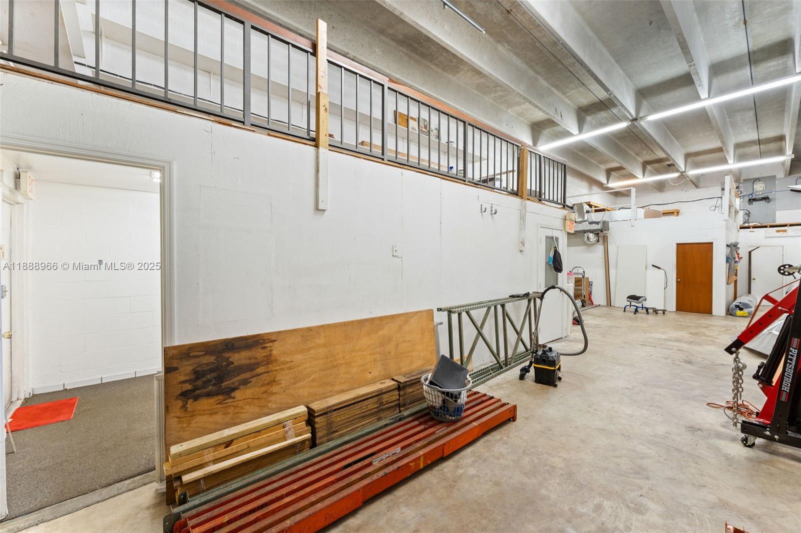 13828  /   sq. ft. $ 2025-10-02 0 Photo