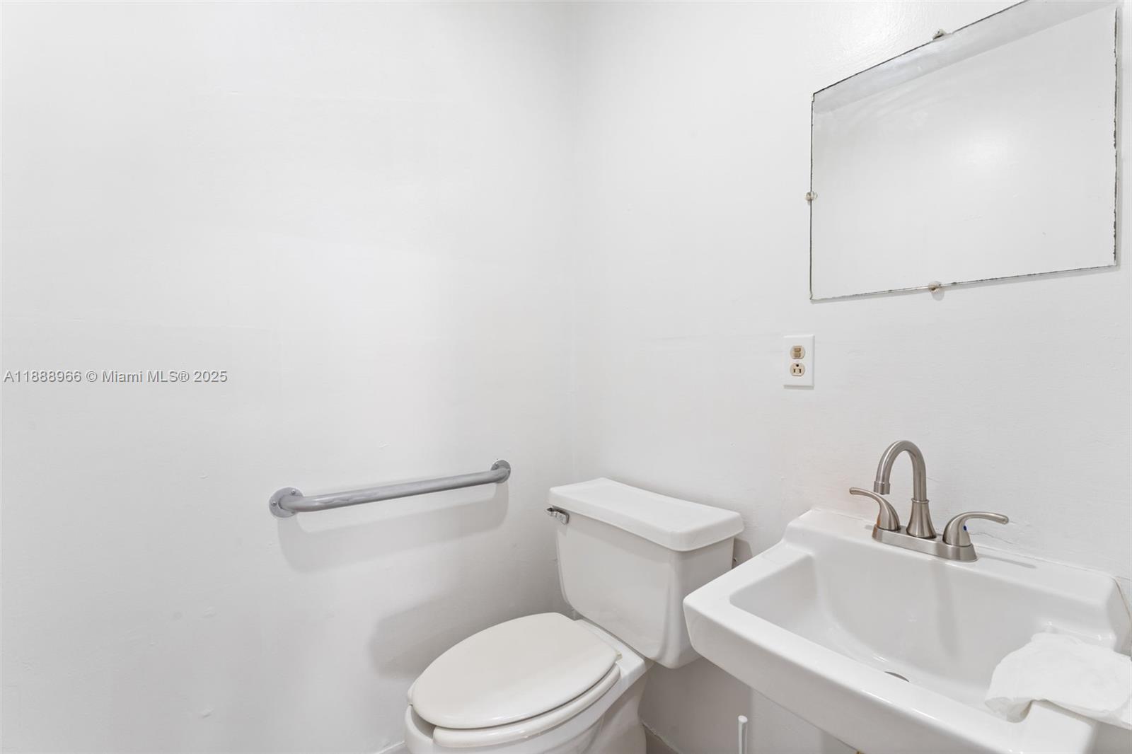 13828  /   sq. ft. $ 2025-10-02 0 Photo