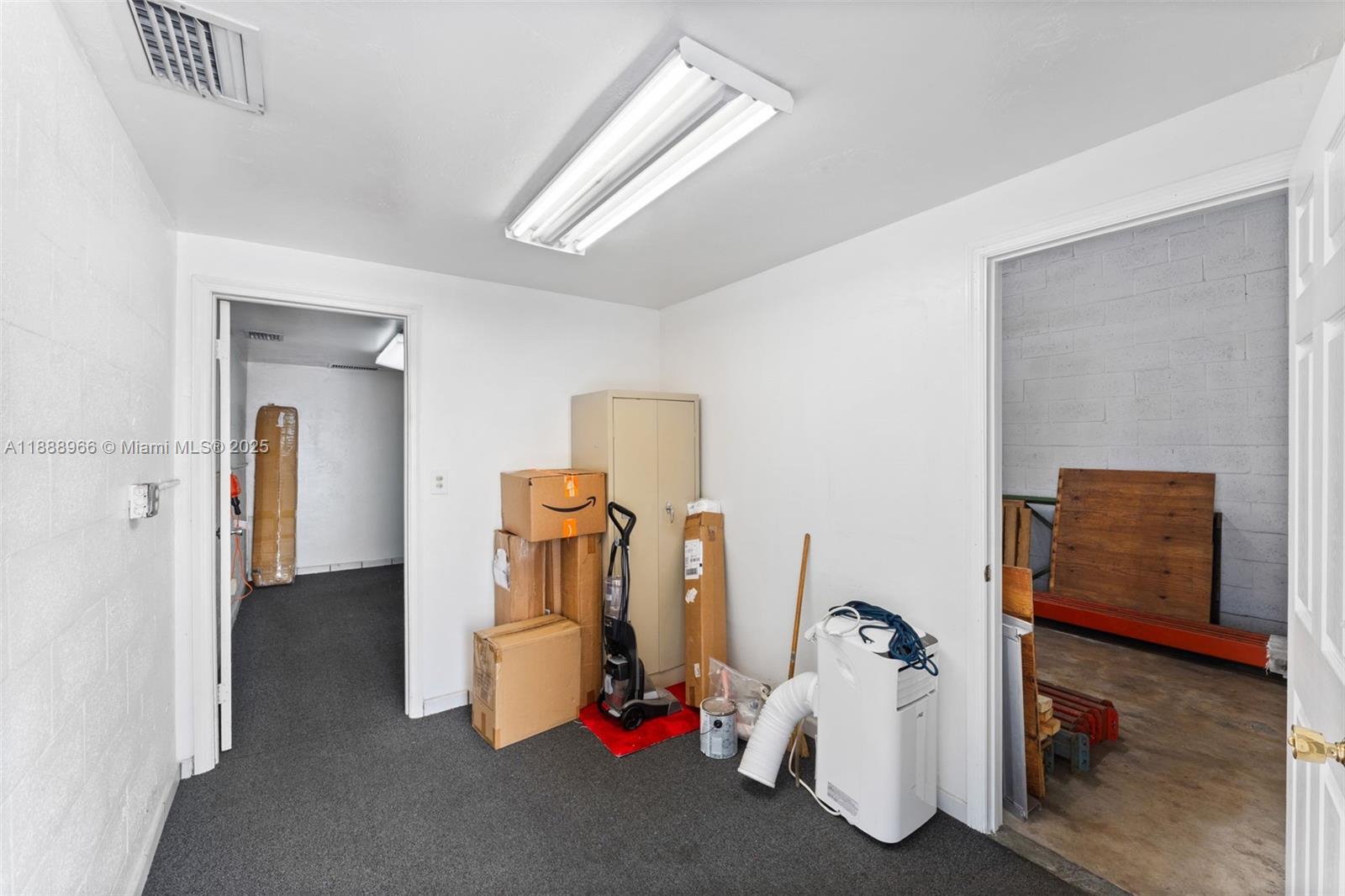 13828  /   sq. ft. $ 2025-10-02 0 Photo