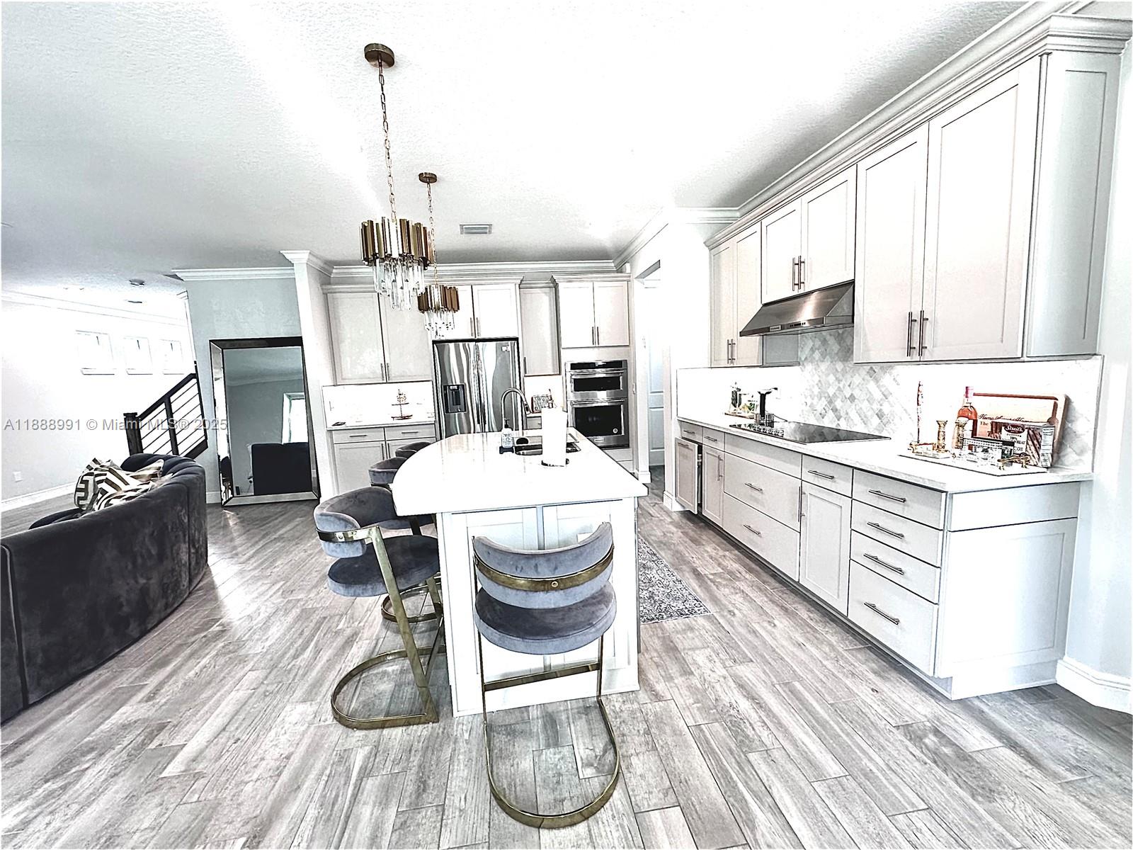 See details 4022 4 / 3 2502 sq. ft. $ 2025-10-02 0 Photo