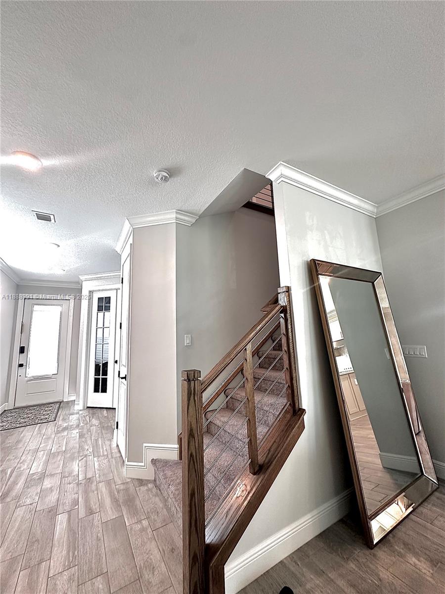 See details 4022 4 / 3 2502 sq. ft. $ 2025-10-02 0 Photo