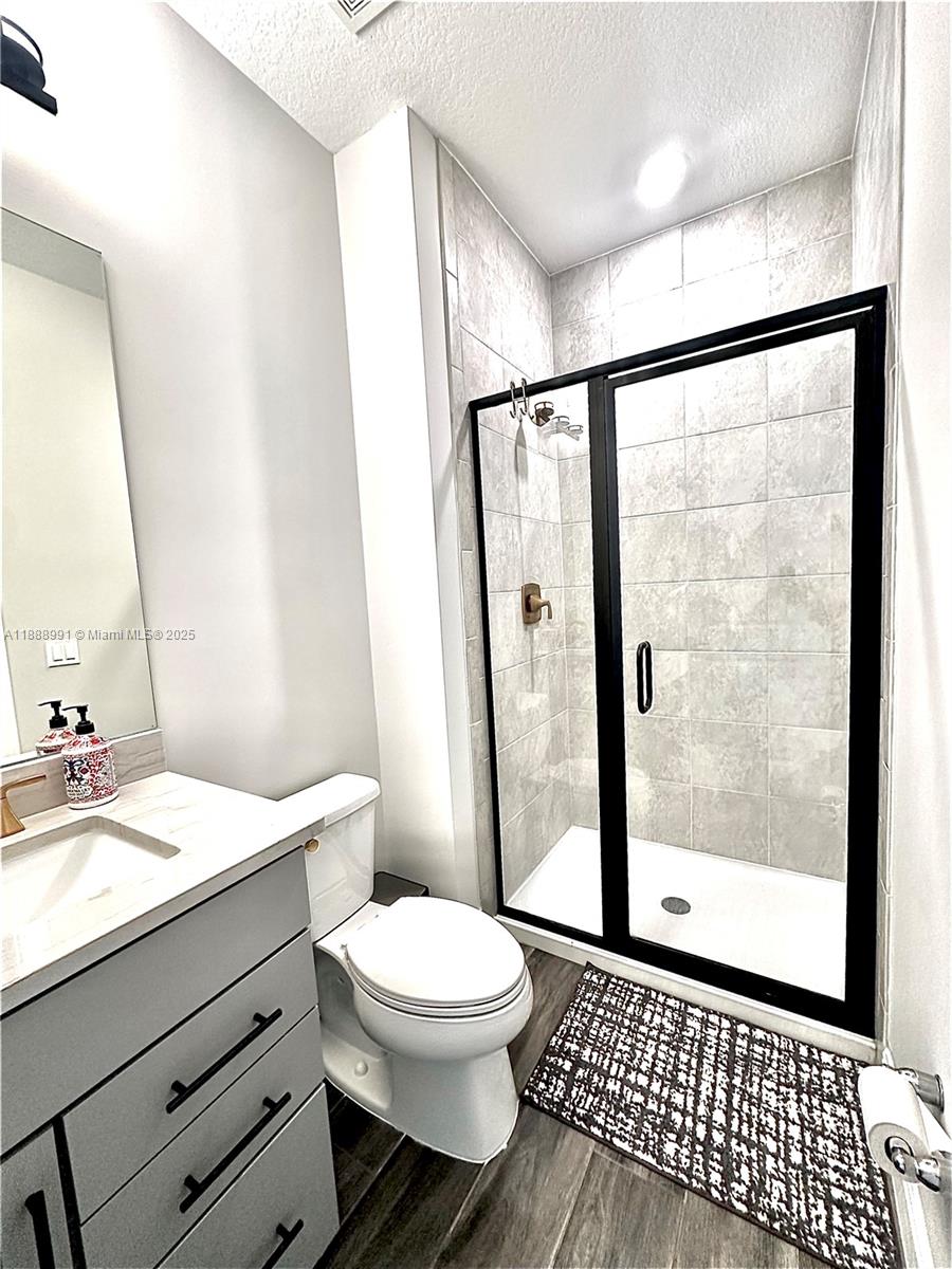 See details 4022 4 / 3 2502 sq. ft. $ 2025-10-02 0 Photo