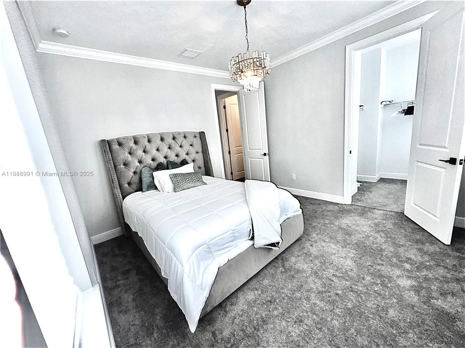 See details 4022 4 / 3 2502 sq. ft. $ 2025-10-02 0 Photo