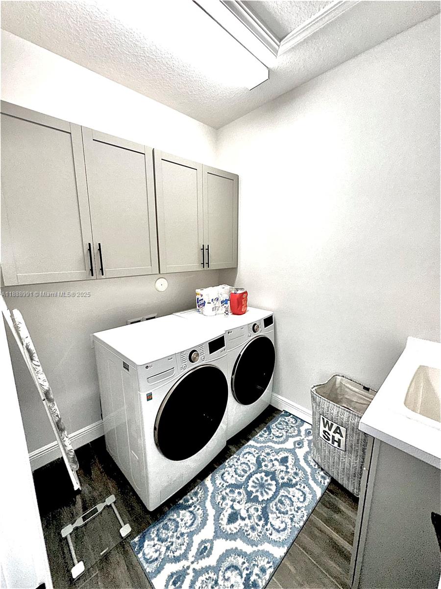 See details 4022 4 / 3 2502 sq. ft. $ 2025-10-02 0 Photo