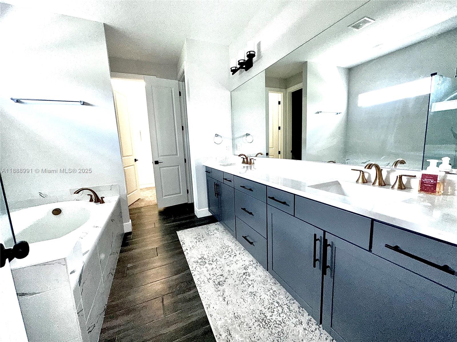 See details 4022 4 / 3 2502 sq. ft. $ 2025-10-02 0 Photo