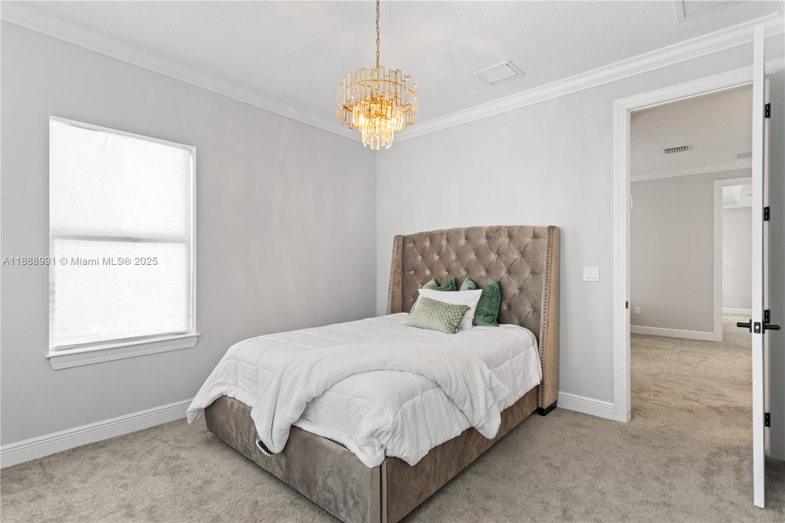 4022 5 / 3 2502 sq. ft. $ 2025-10-02 0 Photo