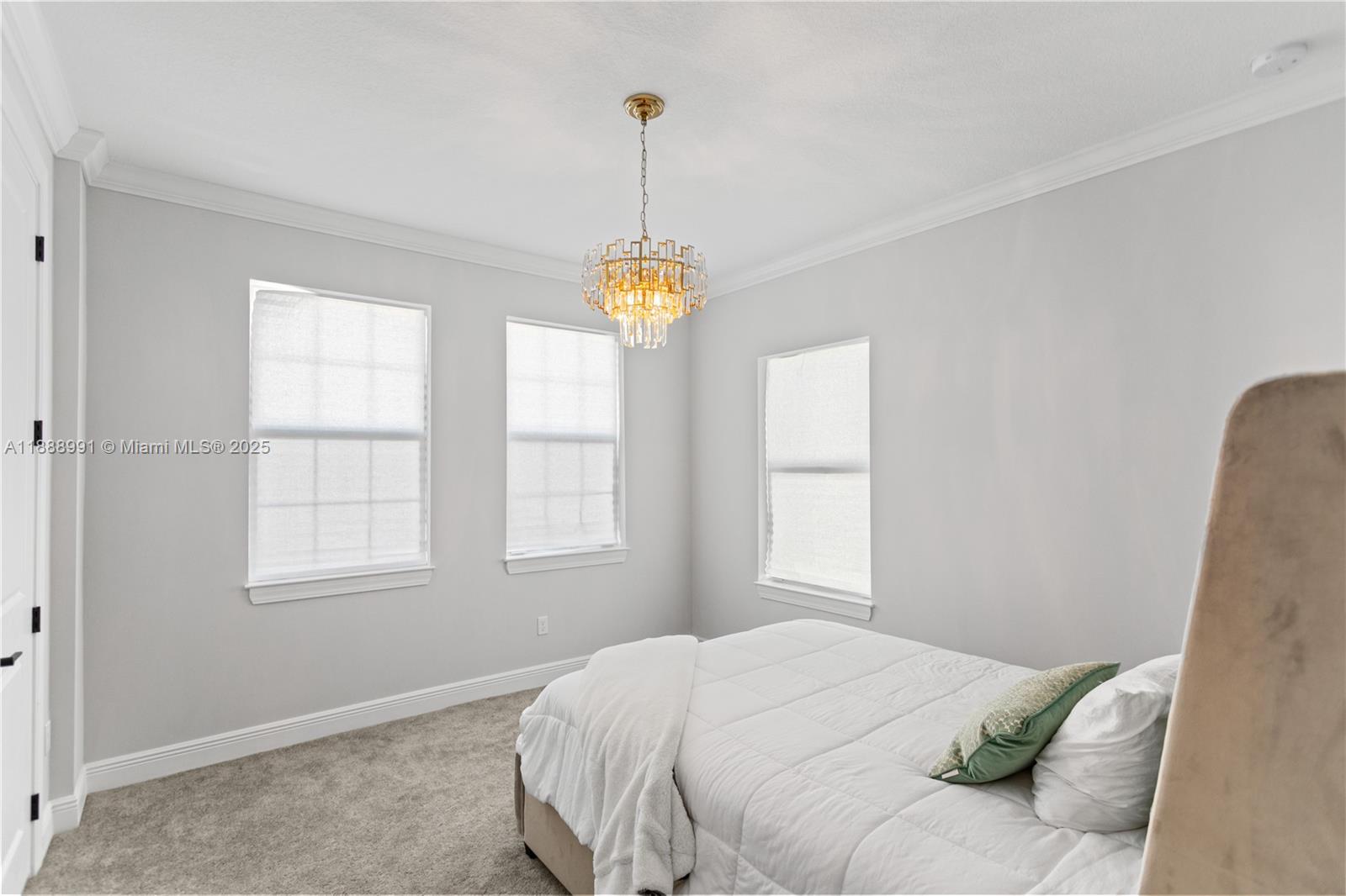 4022 5 / 3 2502 sq. ft. $ 2025-10-02 0 Photo