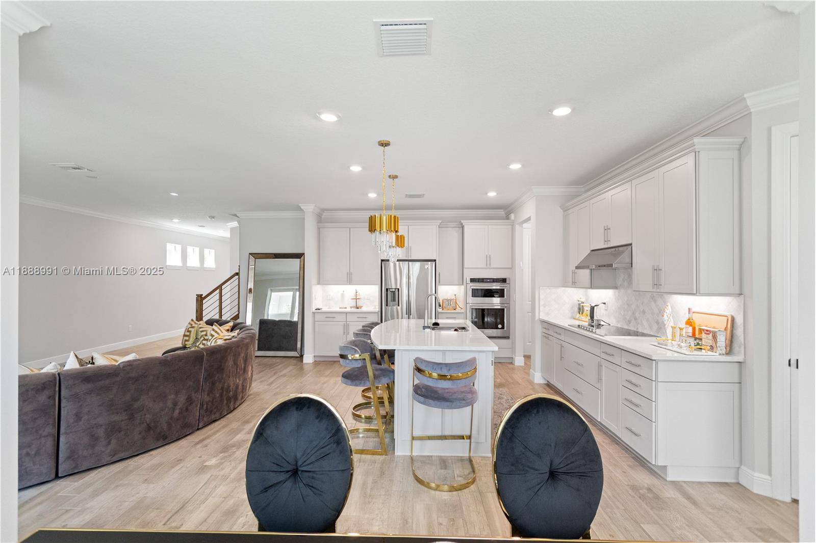 4022 5 / 3 2502 sq. ft. $ 2025-10-02 0 Photo