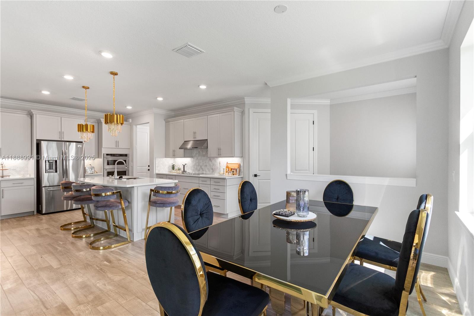 4022 5 / 3 2502 sq. ft. $ 2025-10-02 0 Photo