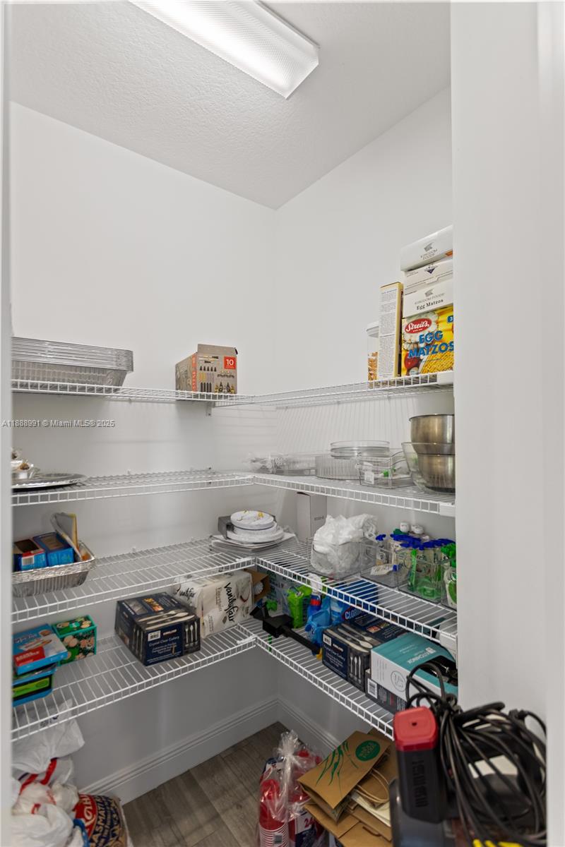 4022 5 / 3 2502 sq. ft. $ 2025-10-02 0 Photo