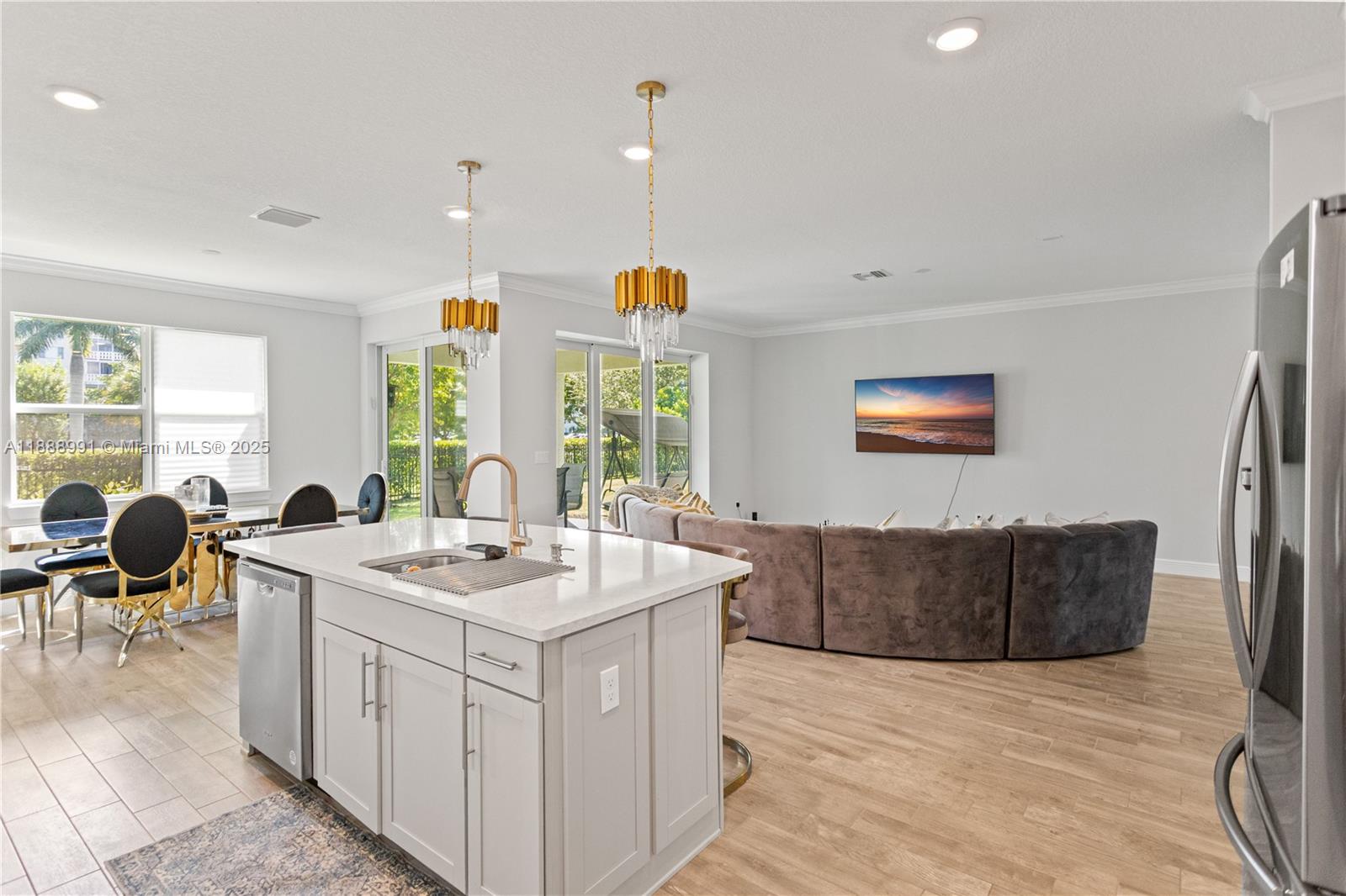 4022 5 / 3 2502 sq. ft. $ 2025-10-02 0 Photo