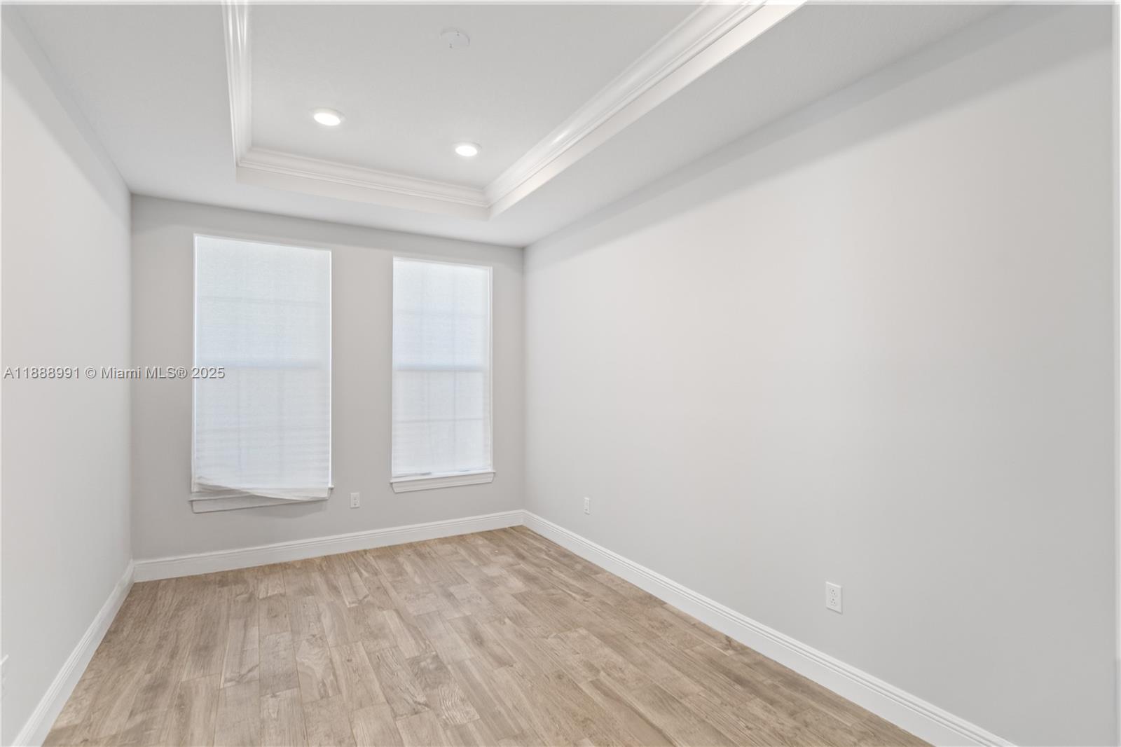 4022 5 / 3 2502 sq. ft. $ 2025-10-02 0 Photo