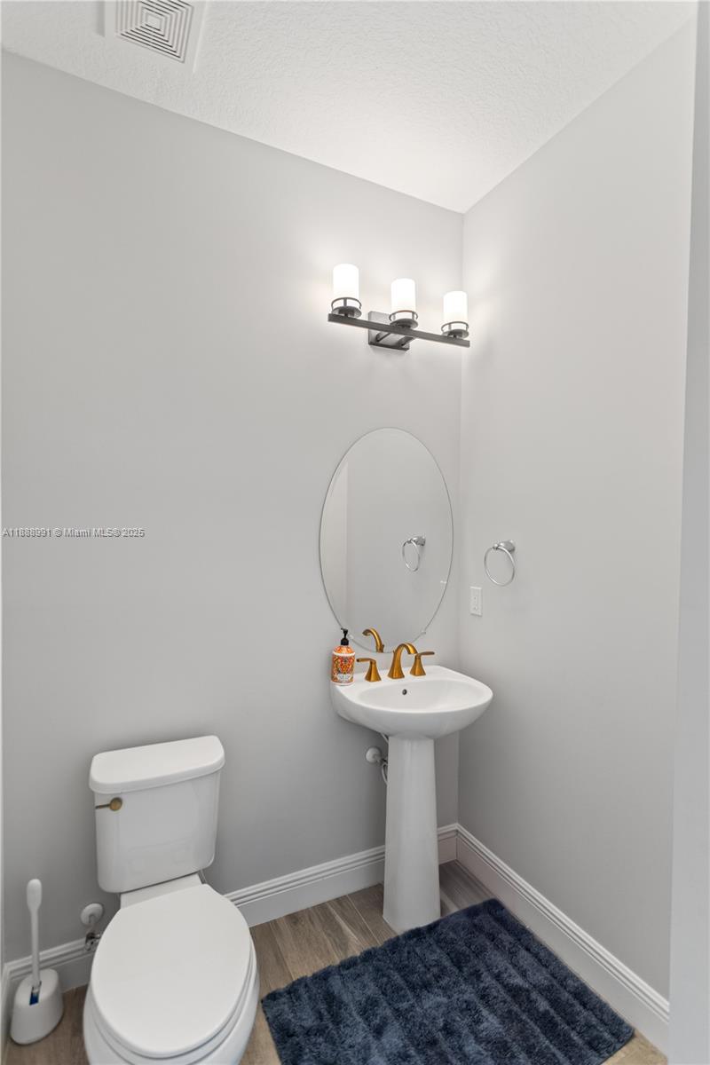 4022 5 / 3 2502 sq. ft. $ 2025-10-02 0 Photo