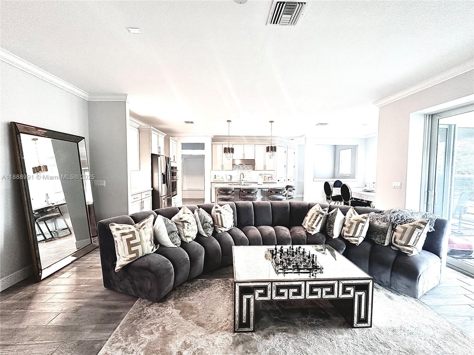 See details 4022 4 / 3 2502 sq. ft. $ 2025-10-02 0 Photo