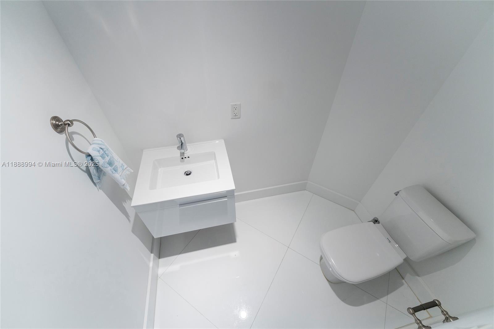 Photo of 17111 Biscayne Blvd  #2109, North Miami Beach, Florida, 33160 -