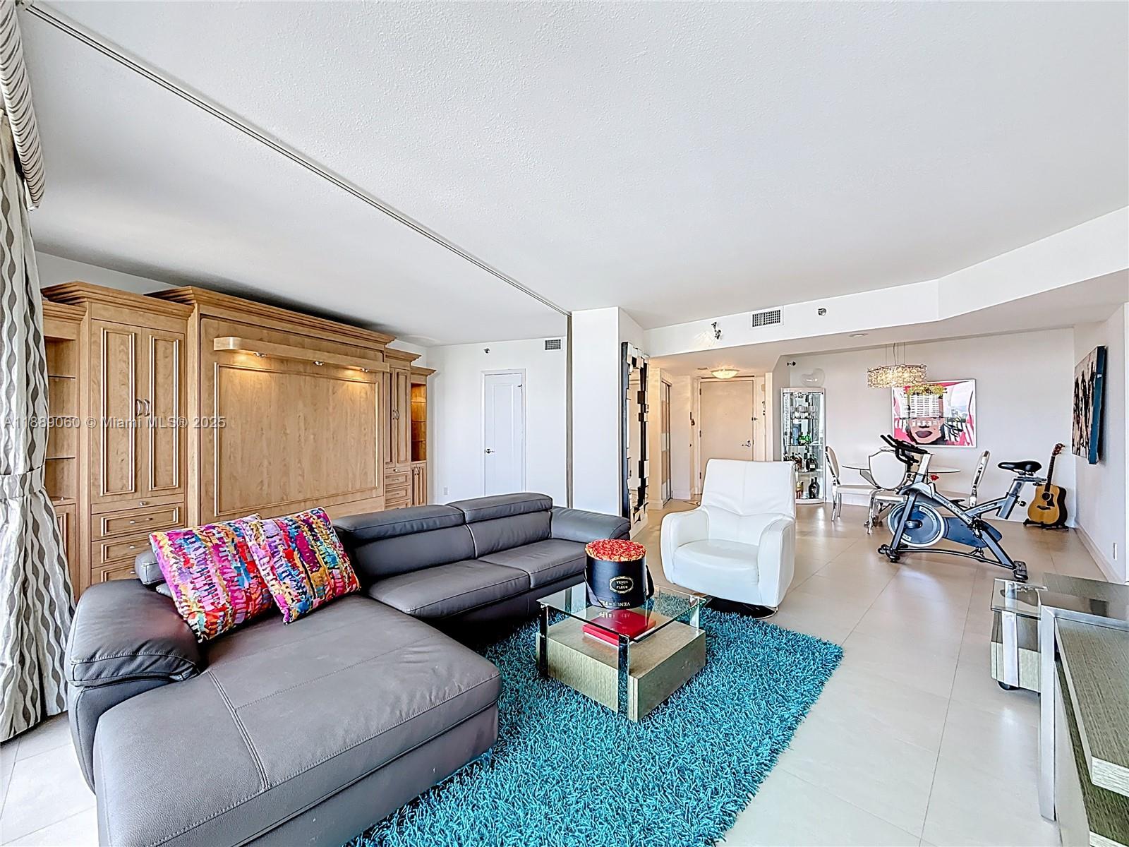 2208 2 / 2 1230 sq. ft. $ 2025-10-02 0 foto