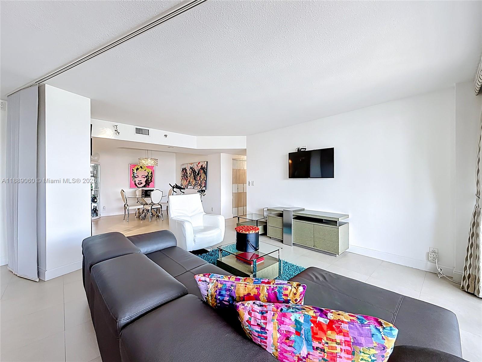 2208 2 / 2 1230 sq. ft. $ 2025-10-02 0 foto