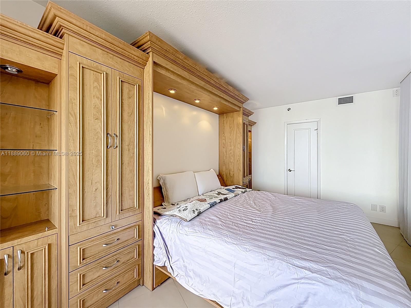 2208 2 / 2 1230 sq. ft. $ 2025-10-02 0 foto