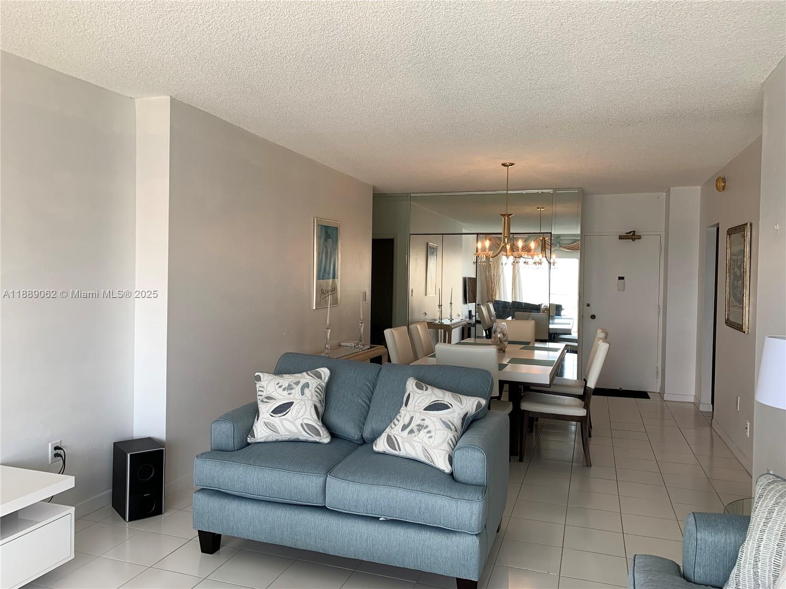 20M 1 / 2 870 sq. ft. $ 2025-10-02 0 Photo