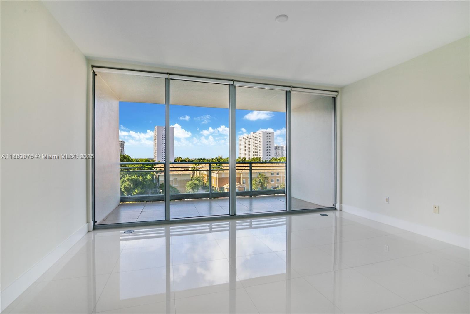 Photo of 2950 188th St  #309, Aventura, Florida, 33180 - 