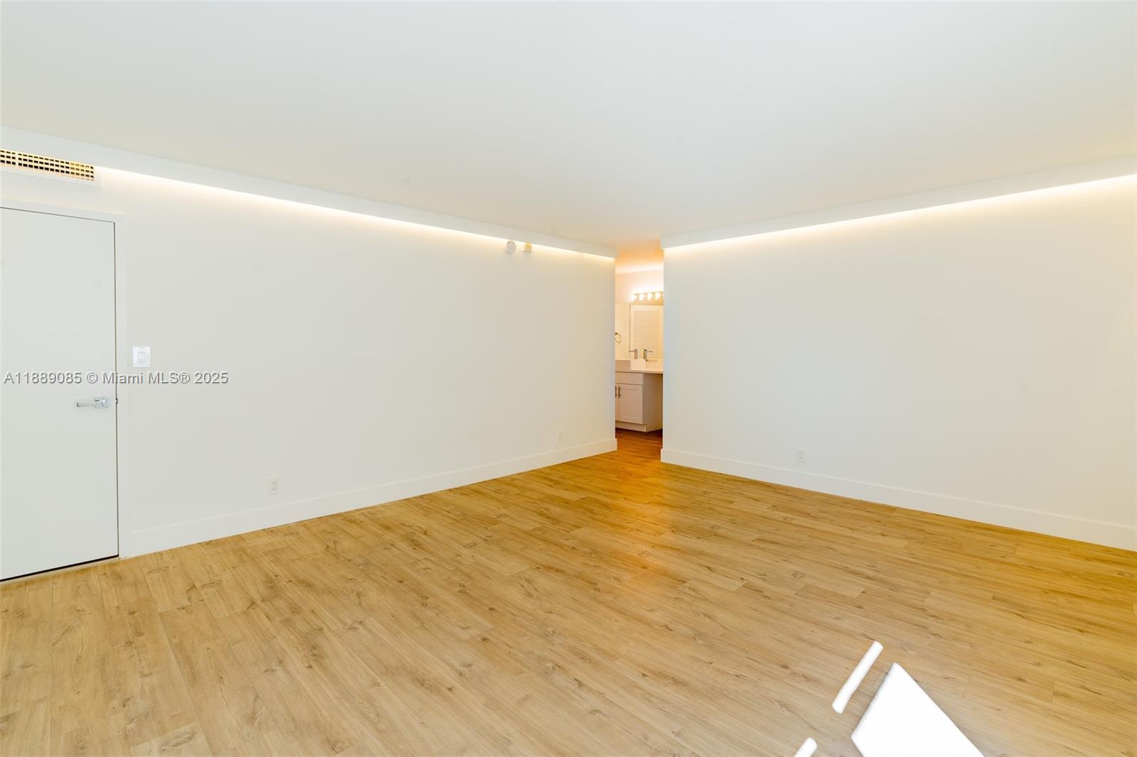 Photo of 2030 Ocean Dr  #1127, Hallandale Beach, Florida, 33009 - 