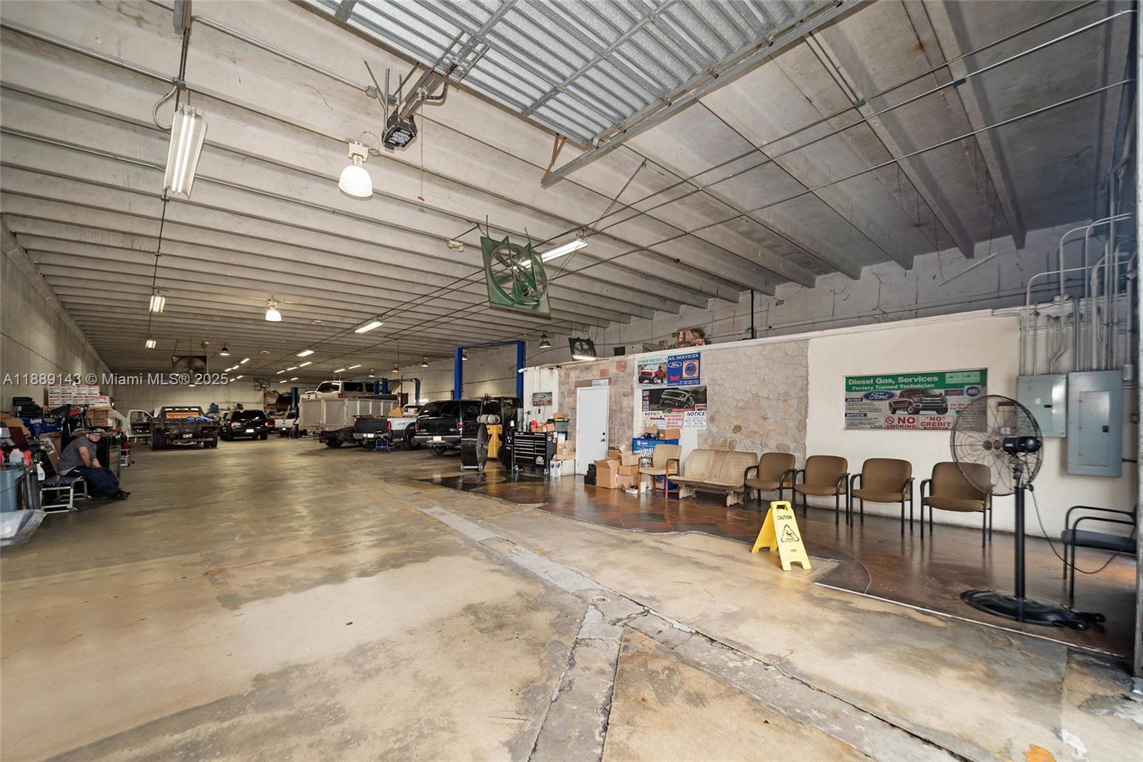   /   sq. ft. $ 2025-10-02 0 Photo