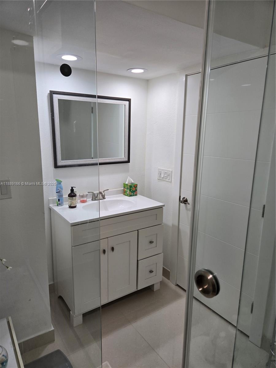 Photo of 20379 Country Club Dr  #2531, Aventura, Florida, 33180 - Second Bath