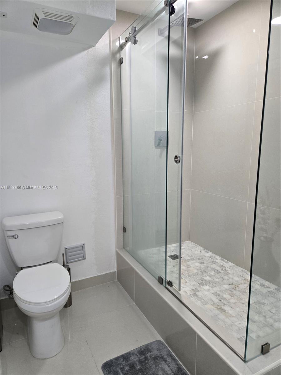 Photo of 20379 Country Club Dr  #2531, Aventura, Florida, 33180 - Second Bath