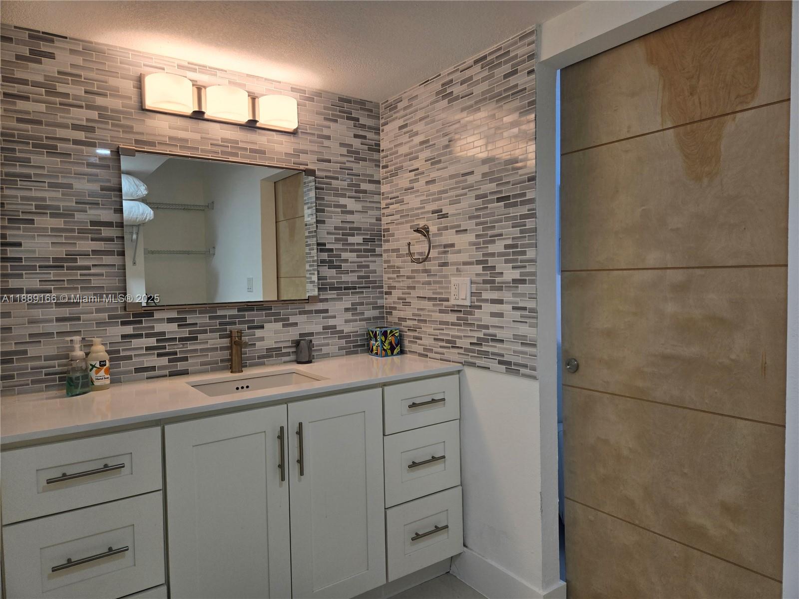 Photo of 20379 Country Club Dr  #2531, Aventura, Florida, 33180 - Master Bath