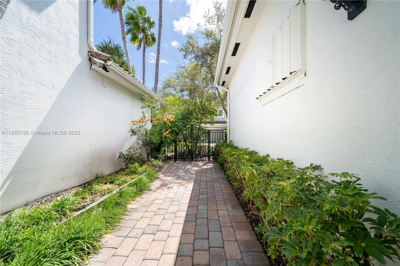 Photo of 3975 194th Trl  (3975), Sunny Isles Beach, Florida, 33160 - 