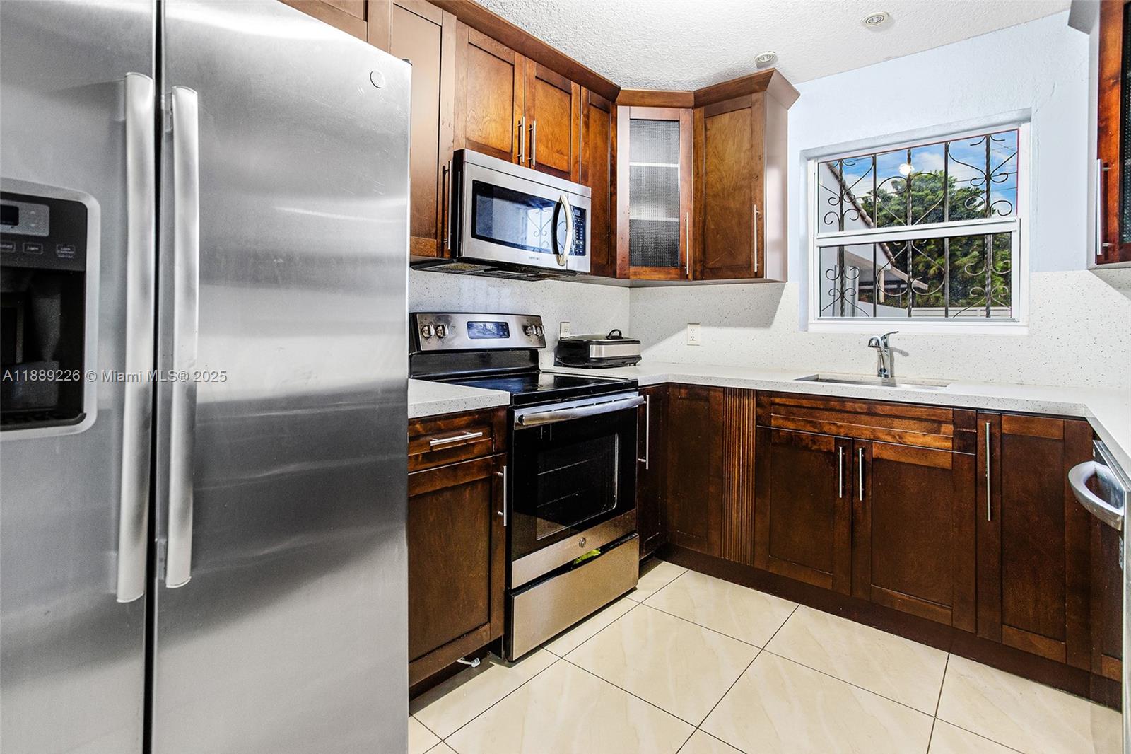 7000 2 / 2 1330 sq. ft. $ 2025-12-15 0 foto