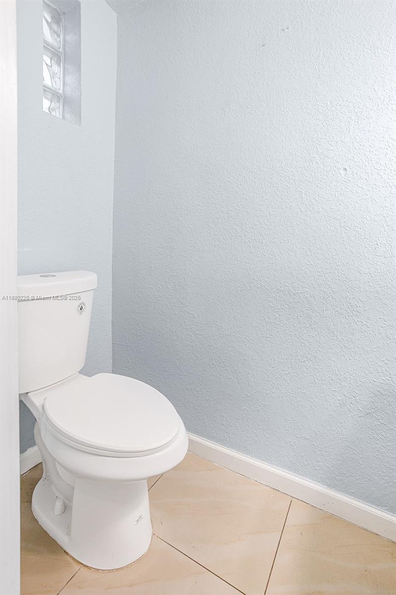 7000 2 / 2 1330 sq. ft. $ 2025-12-15 0 foto