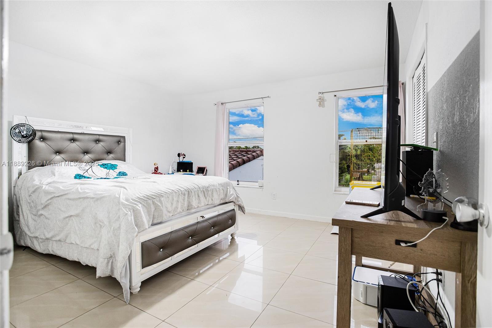 7000 2 / 2 1330 sq. ft. $ 2025-12-15 0 foto