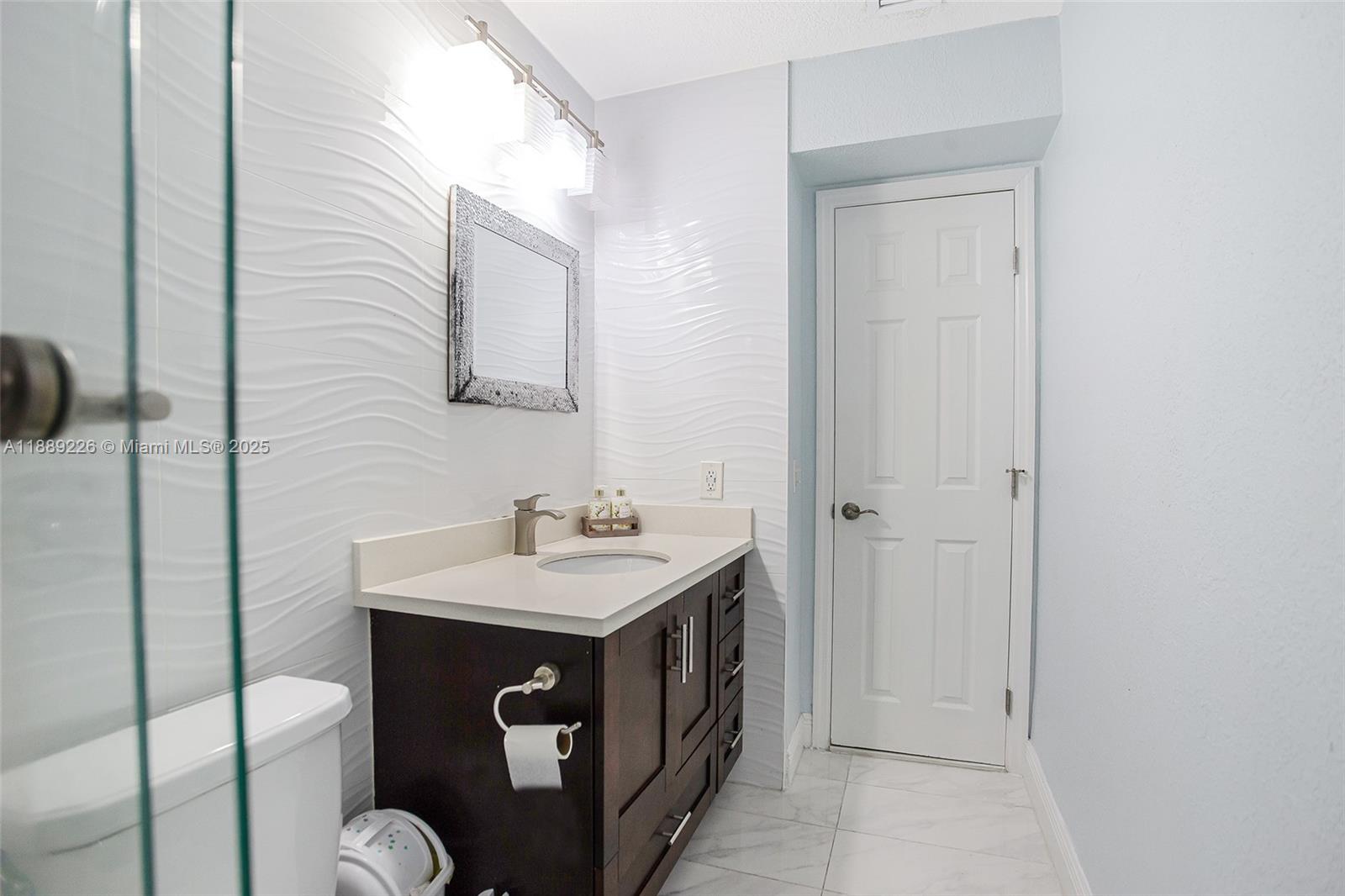 7000 2 / 2 1330 sq. ft. $ 2025-12-15 0 foto