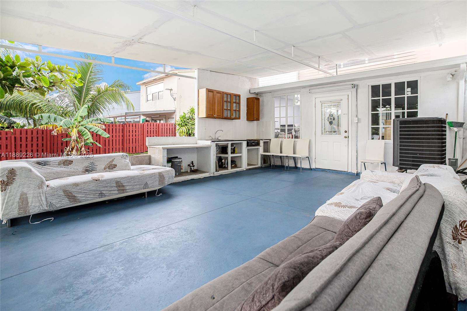 7000 2 / 2 1330 sq. ft. $ 2025-12-15 0 foto