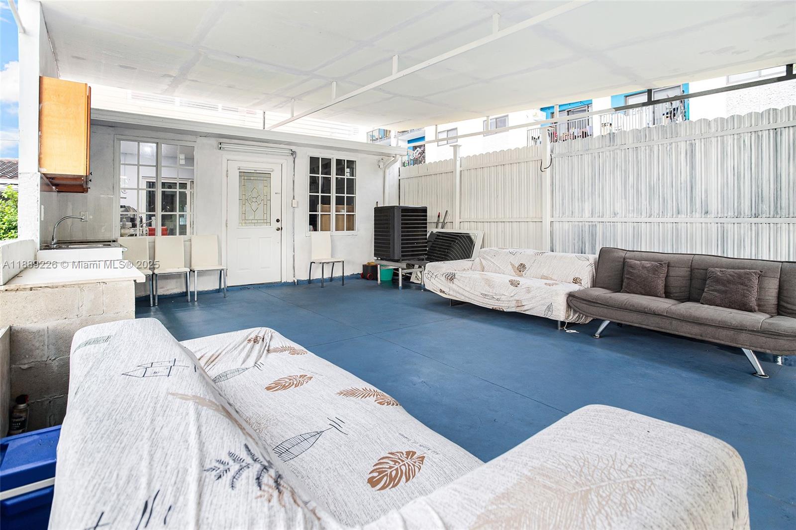 7000 2 / 2 1330 sq. ft. $ 2025-12-15 0 foto