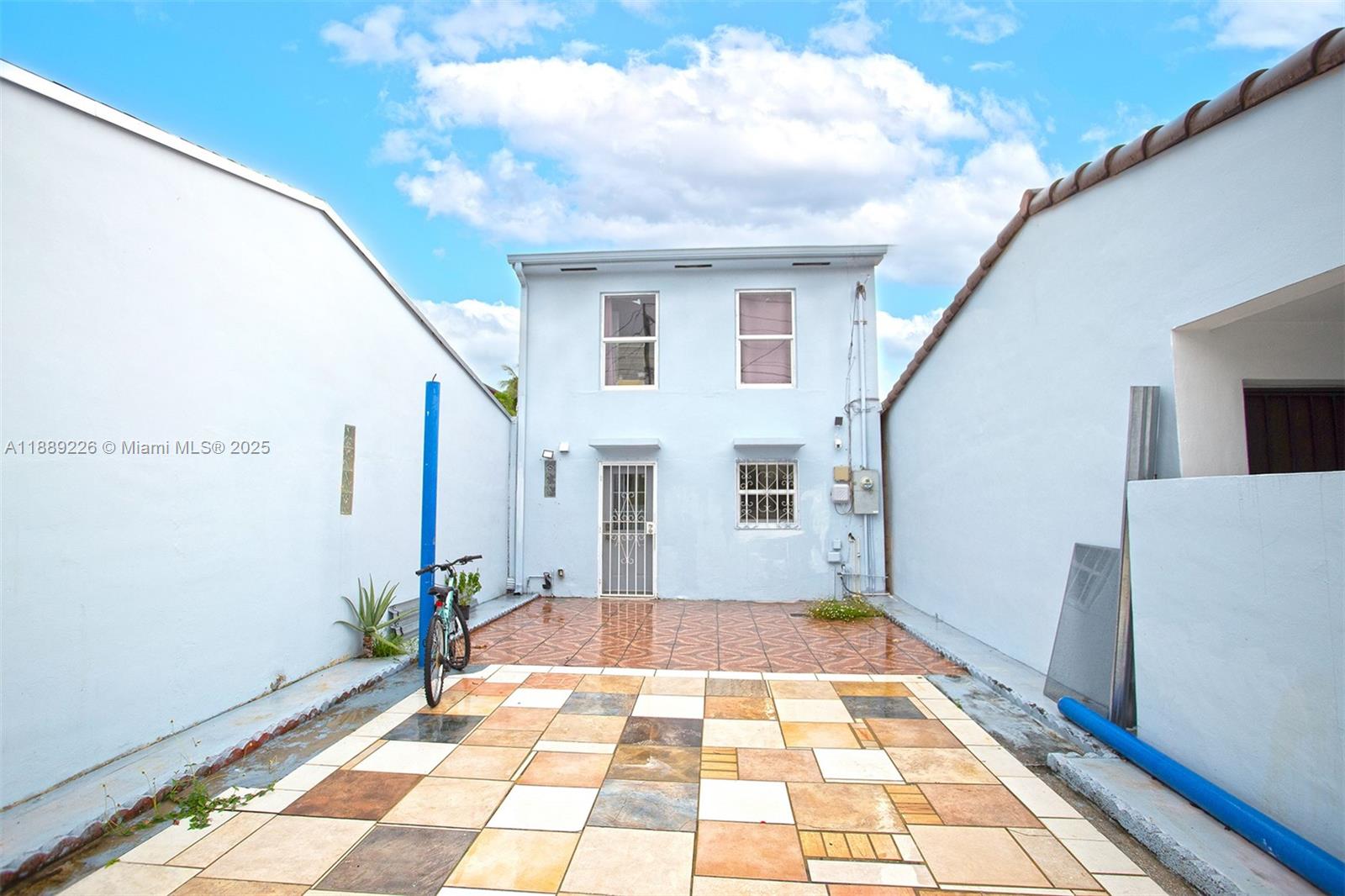 7000 2 / 2 1330 sq. ft. $ 2025-12-15 0 foto