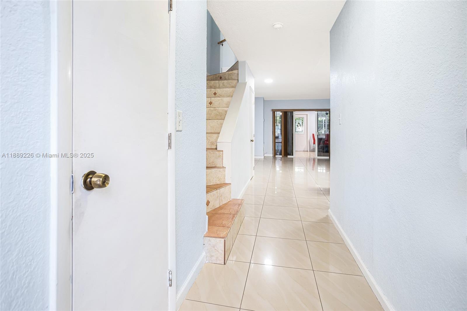 7000 2 / 2 1330 sq. ft. $ 2025-12-15 0 foto