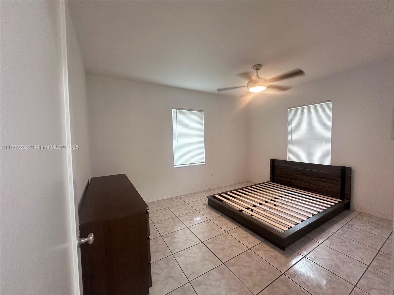 See details / 1558 sq. ft. $ 2025-10-10 0 Photo