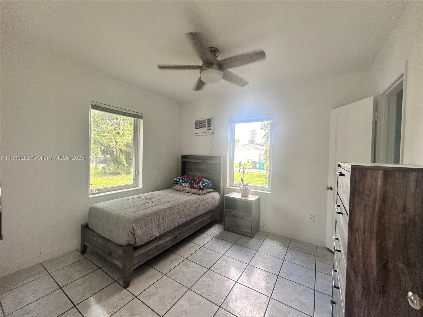 See details / 1558 sq. ft. $ 2025-10-10 0 Photo