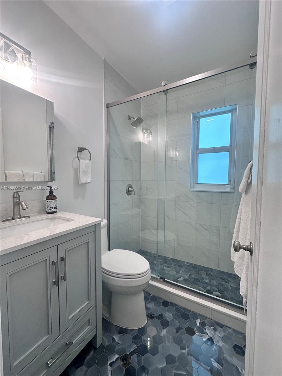 See details / 1558 sq. ft. $ 2025-10-10 0 Photo