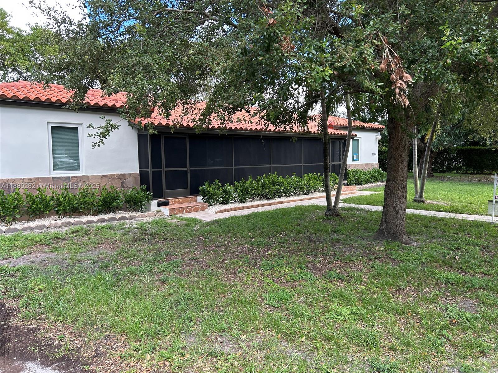 See details / 1558 sq. ft. $ 2025-10-10 0 Photo