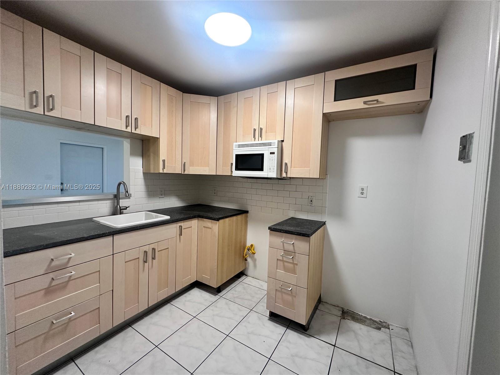 See details / 1558 sq. ft. $ 2025-10-10 0 Photo