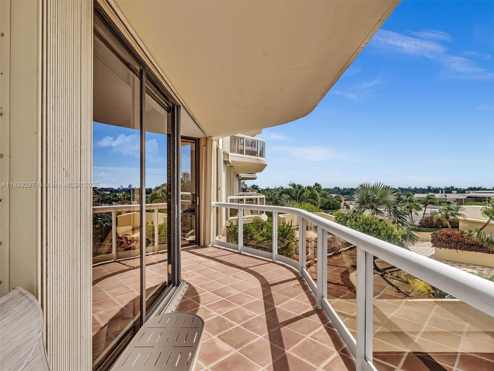 Photo of 20191 Country Club Dr  #511, Aventura, Florida, 33180 - 
