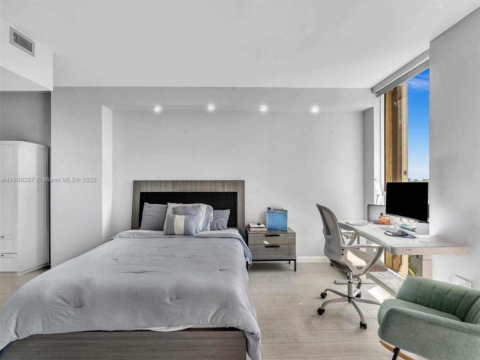 Photo of 20191 Country Club Dr  #511, Aventura, Florida, 33180 - 